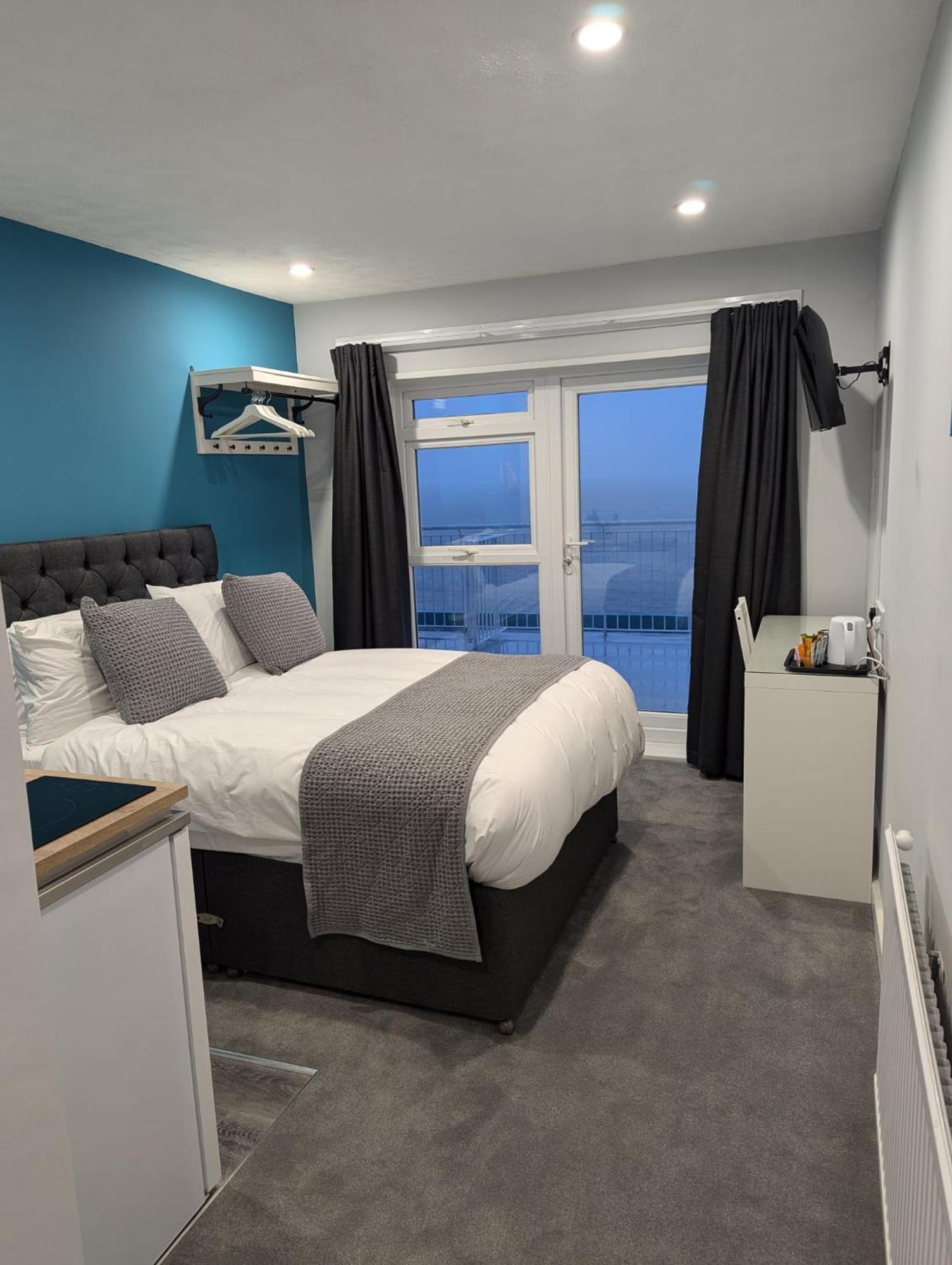 Fieldhead Hotel, Hotel