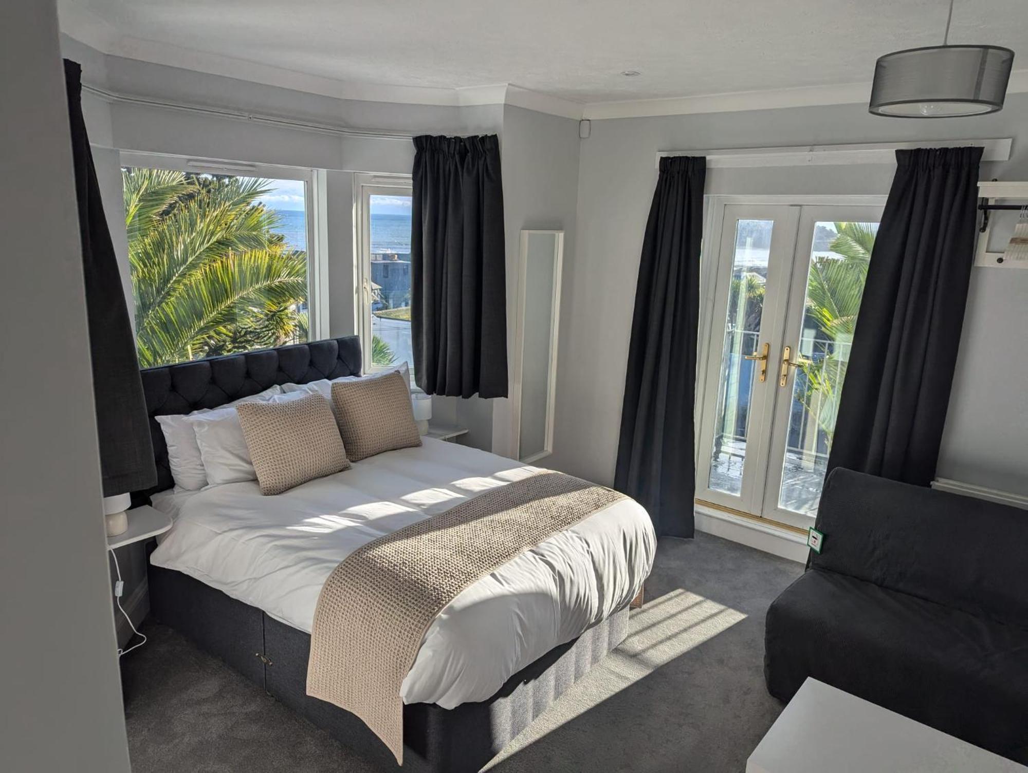 Fieldhead Hotel, Hotel