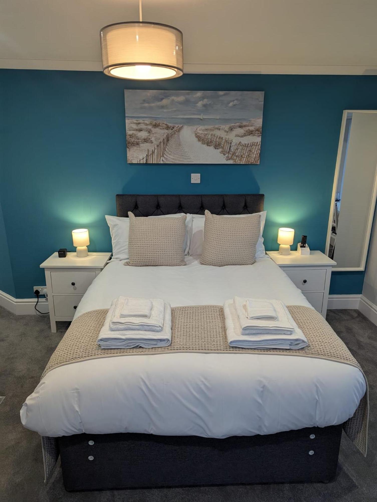 Fieldhead Hotel, Hotel